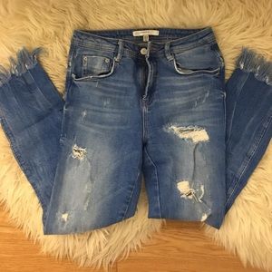 Distressed, cropped jean with frayed hem