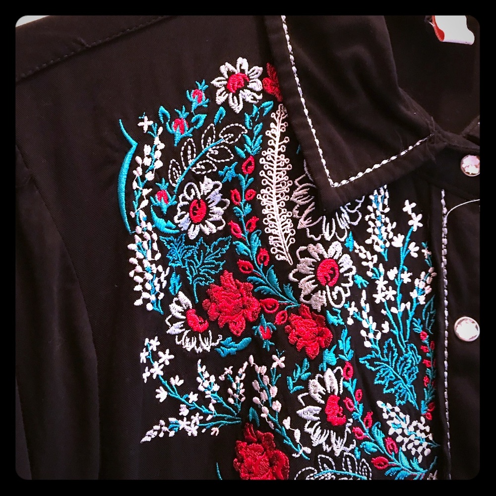 Western Style Embroidered Top