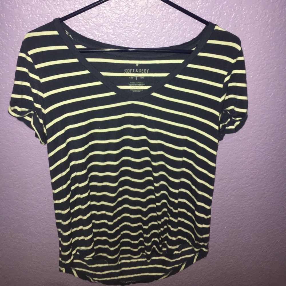American Eagle v-neck