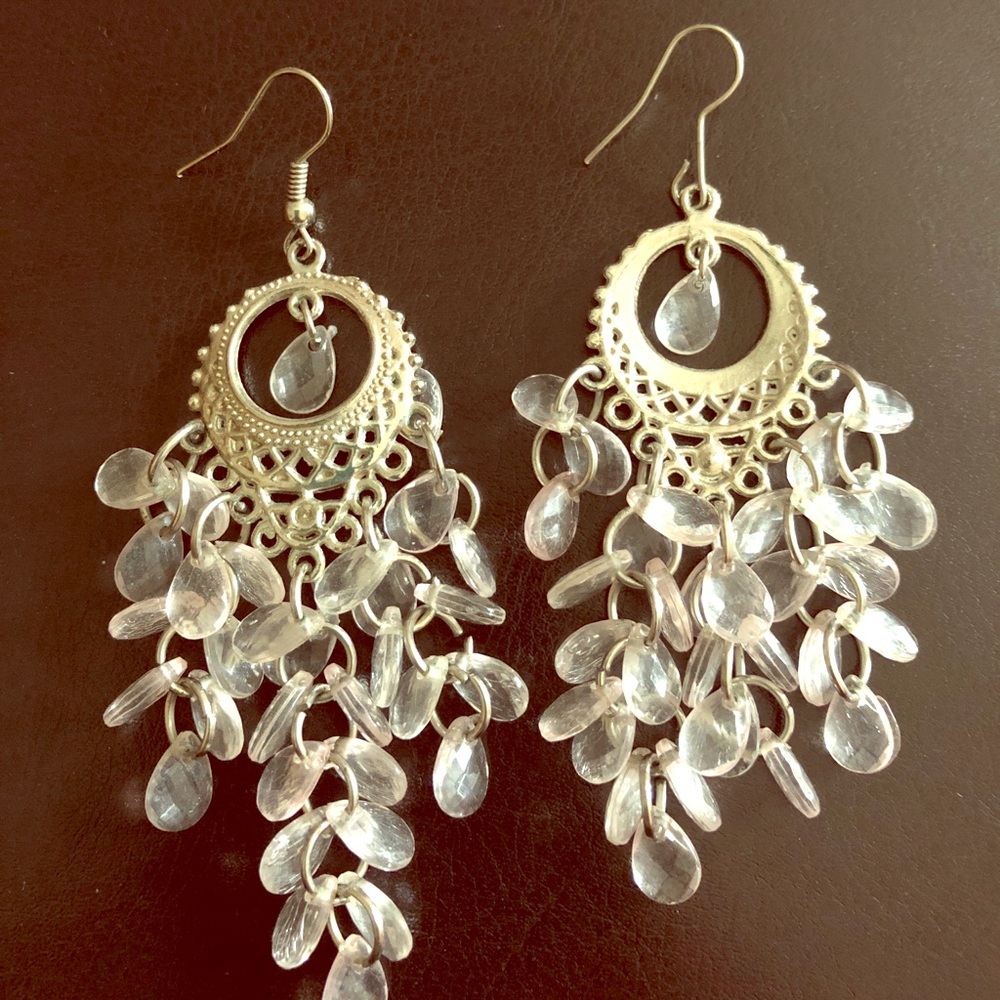 ⭐️ Silver and clear chandelier earrings