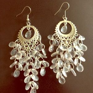 ⭐️ Silver and clear chandelier earrings