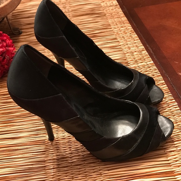 Guess Heels - Picture 2 of 7