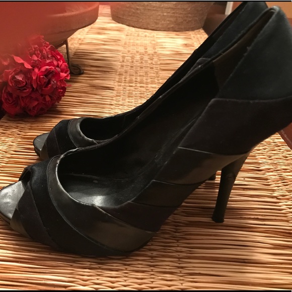 Guess Heels - Picture 4 of 7