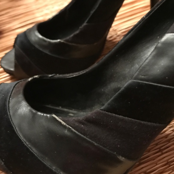 Guess Heels - Picture 6 of 7