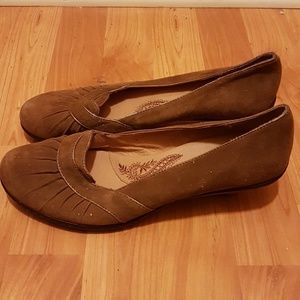 Brown suede Softt  office heels
