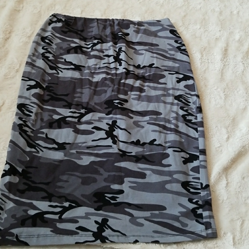 Bobeau camouflage skirt