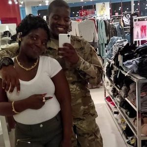 Meet your Posher, Derrick