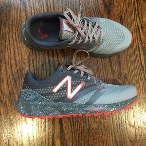 EUC womens New balance 9 wide barely worn sneakers