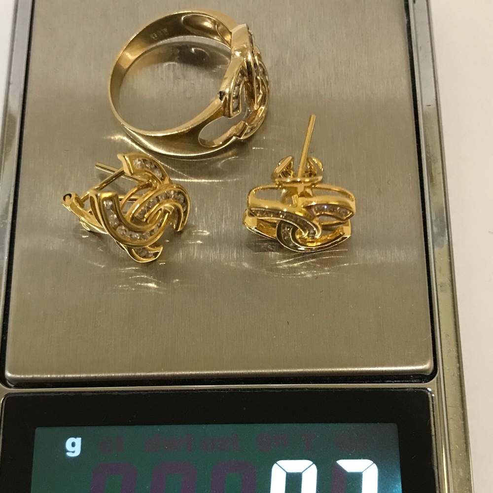 14k yellow gold w/ white natural diamond pre-owned