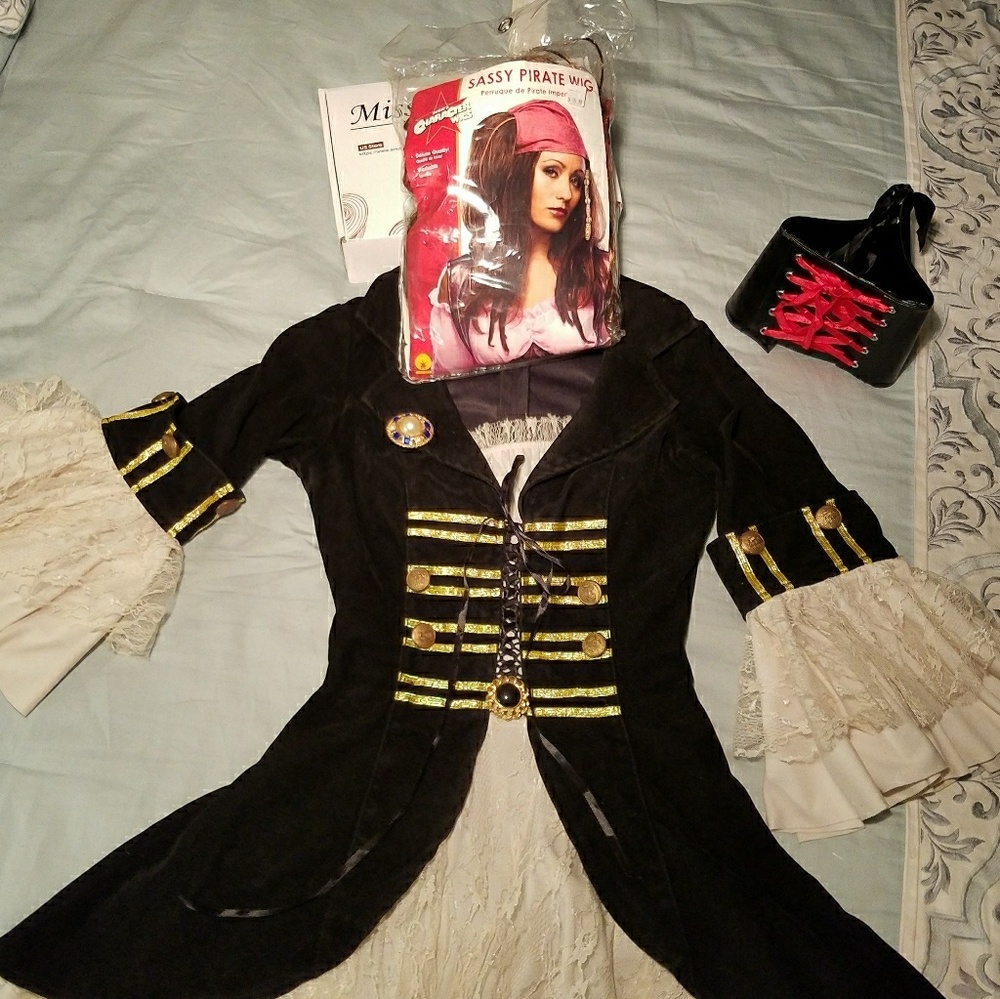Size 5 pirate costume set