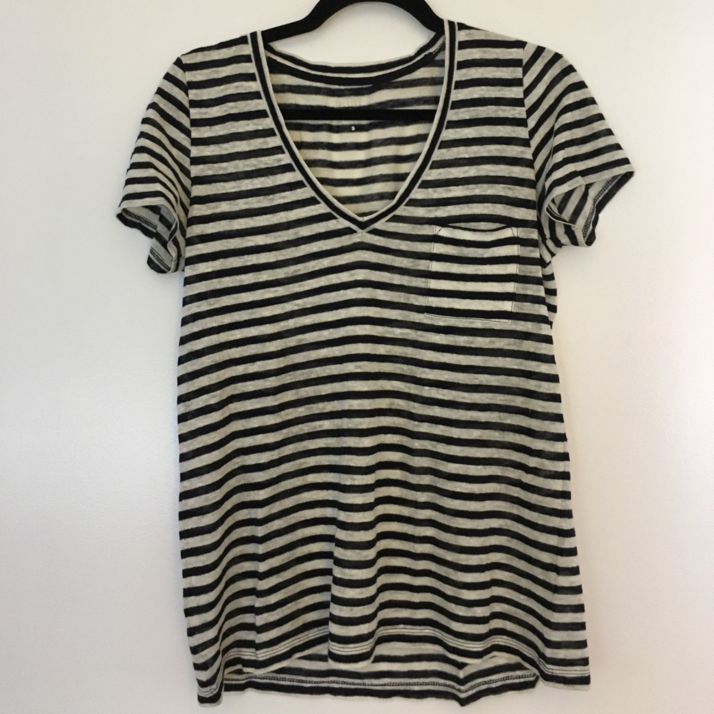 Linen v-neck t-shirt