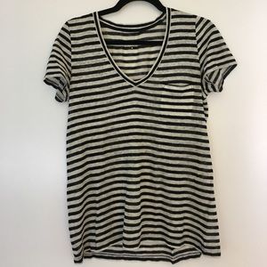 Linen v-neck t-shirt