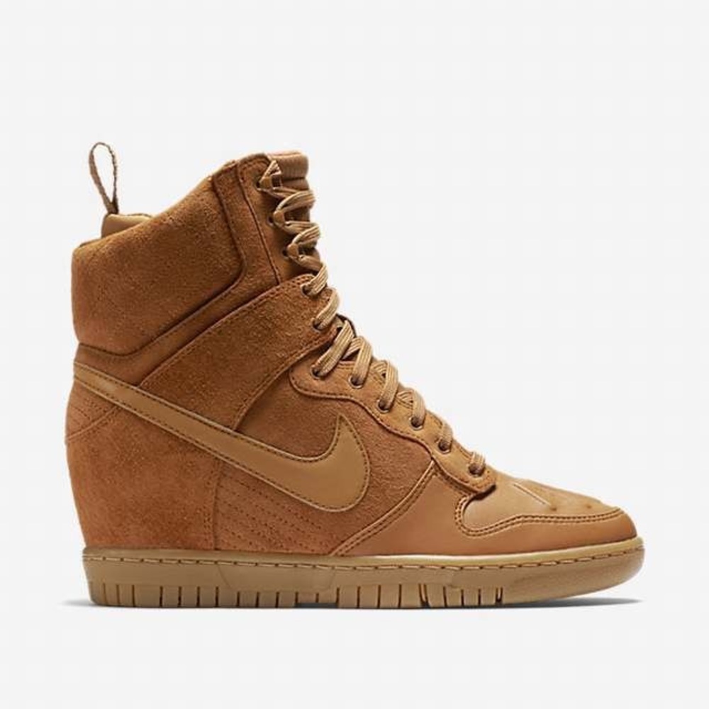 Nike Dunk Sky High Sneakers