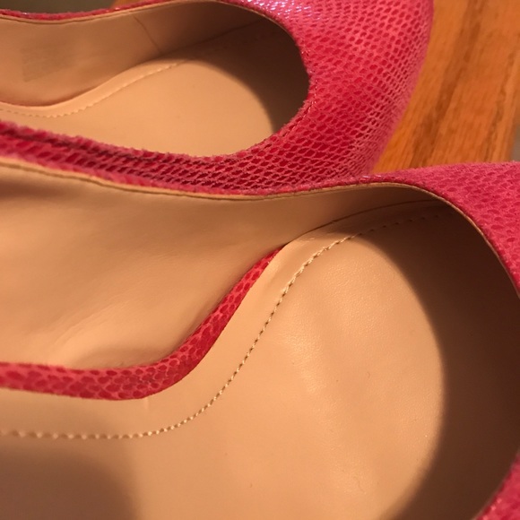 Hot Pink BCBG pink Pumps - Picture 4 of 7