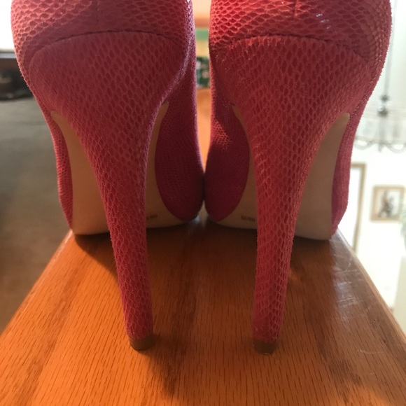 Hot Pink BCBG pink Pumps - Picture 5 of 7