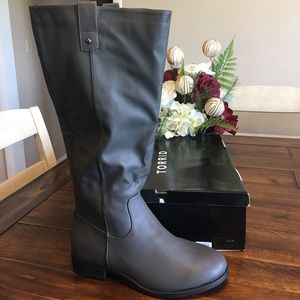 Torrid Gray back zip boots. Normal calf.