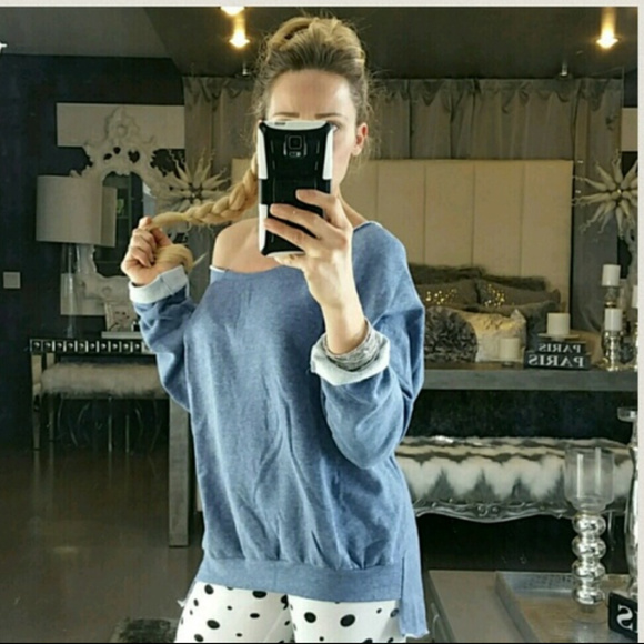 😘SOLD OUT😘 LAZOR CUT SWEATSHIRT - Picture 2 of 4