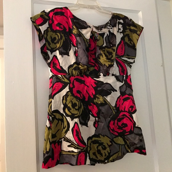 Trina Turk shortsleeve open chest, sayin blouse - Picture 2 of 4