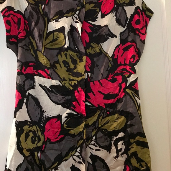 Trina Turk shortsleeve open chest, sayin blouse - Picture 4 of 4