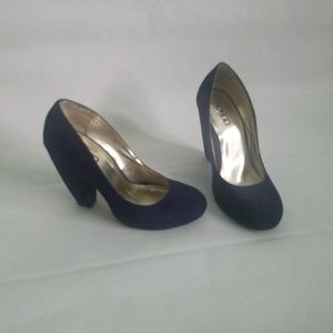 CLOSET SALE Bongo Navy Blue Chunky Heel Pumps