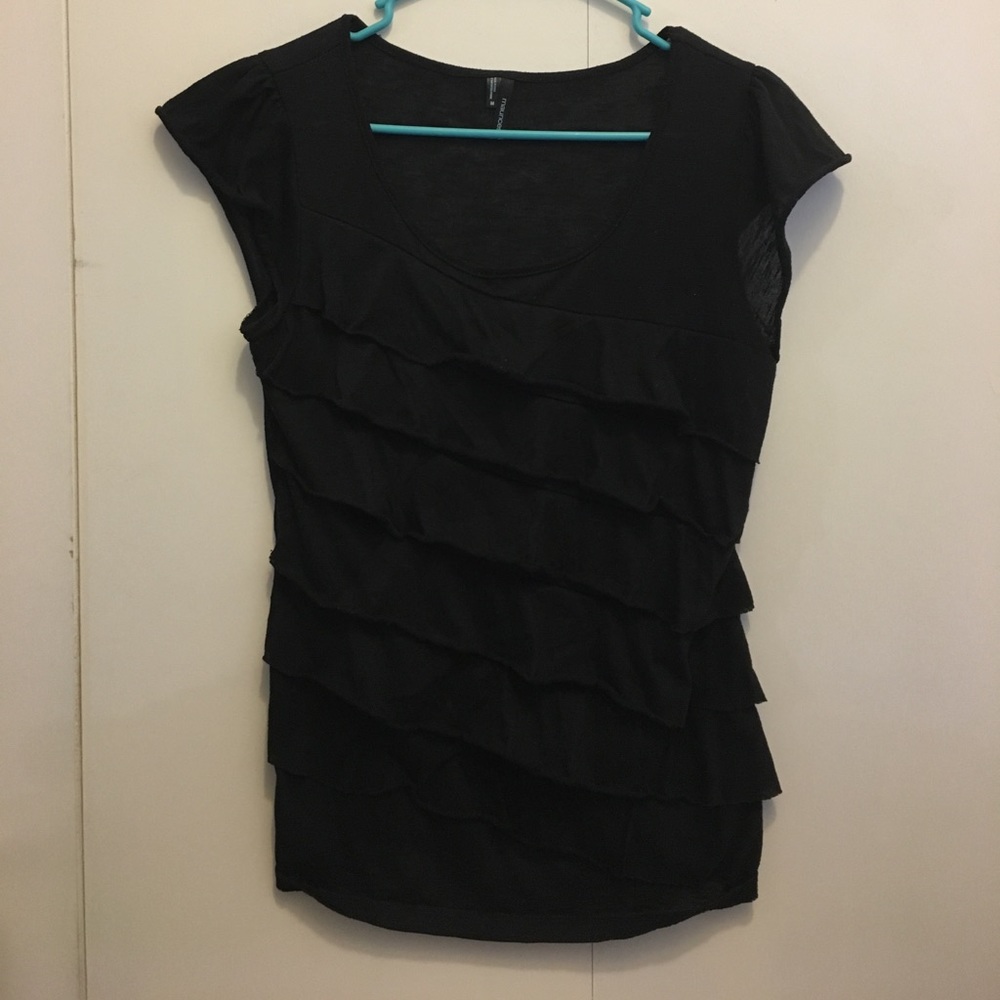 💰Ruffled black top. EUC💰