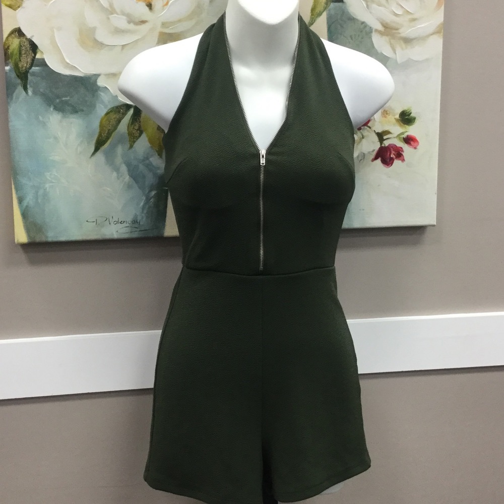ROMPER WITH ZIPPERS ON THE FRONT AND BACK