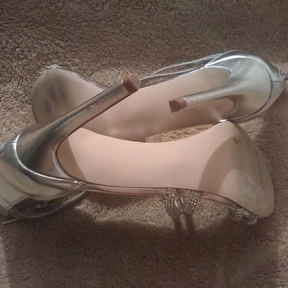 Sold Steve Madden Silver Heels 9M Sold - Picture 5 of 5