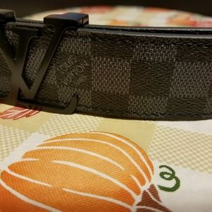 Send offers Louis Vuitton damier belt