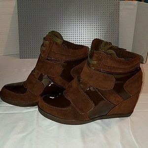 Wanted brown platform sneaker sz 6