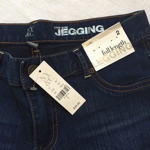 NWT low rise jegging jean