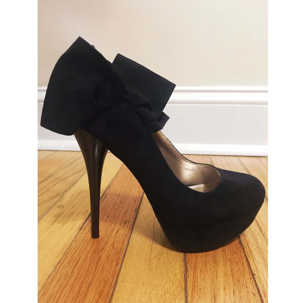 Black heels with Bow