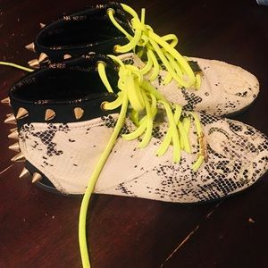 Melody Ehsani x Reebok Debut Sneaker SZ 8