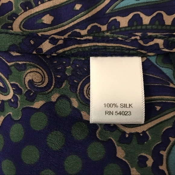 💙Silk Banana Republic blouse💙 - Picture 4 of 5