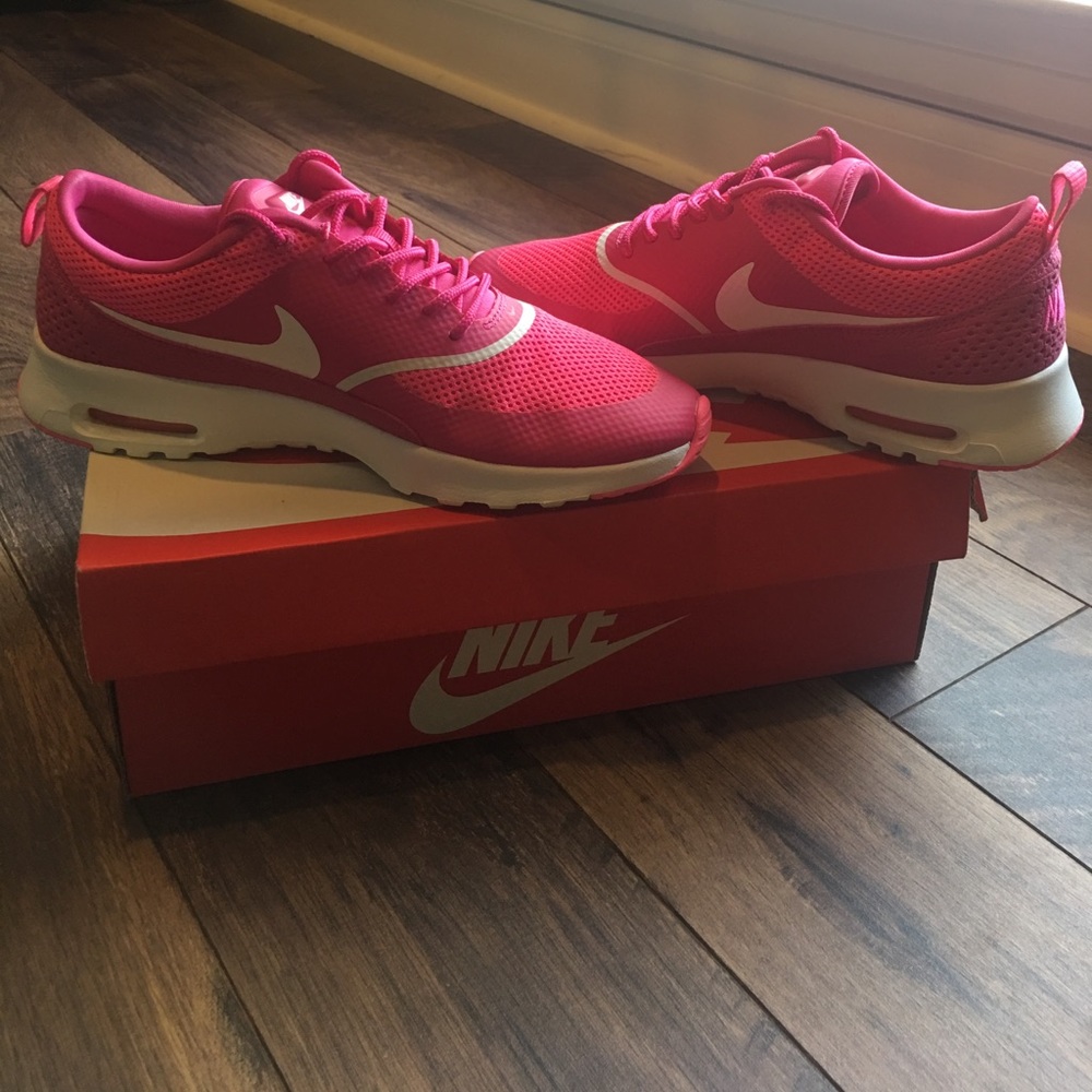 Women's Nike Air Max Thea, Size 8.5