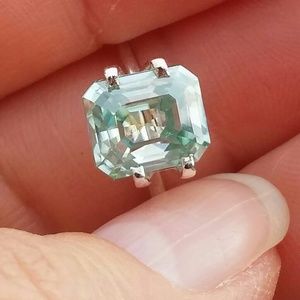 🎉PRICE DROP🎉3.30ct VVS1 emerald loose Moissanite