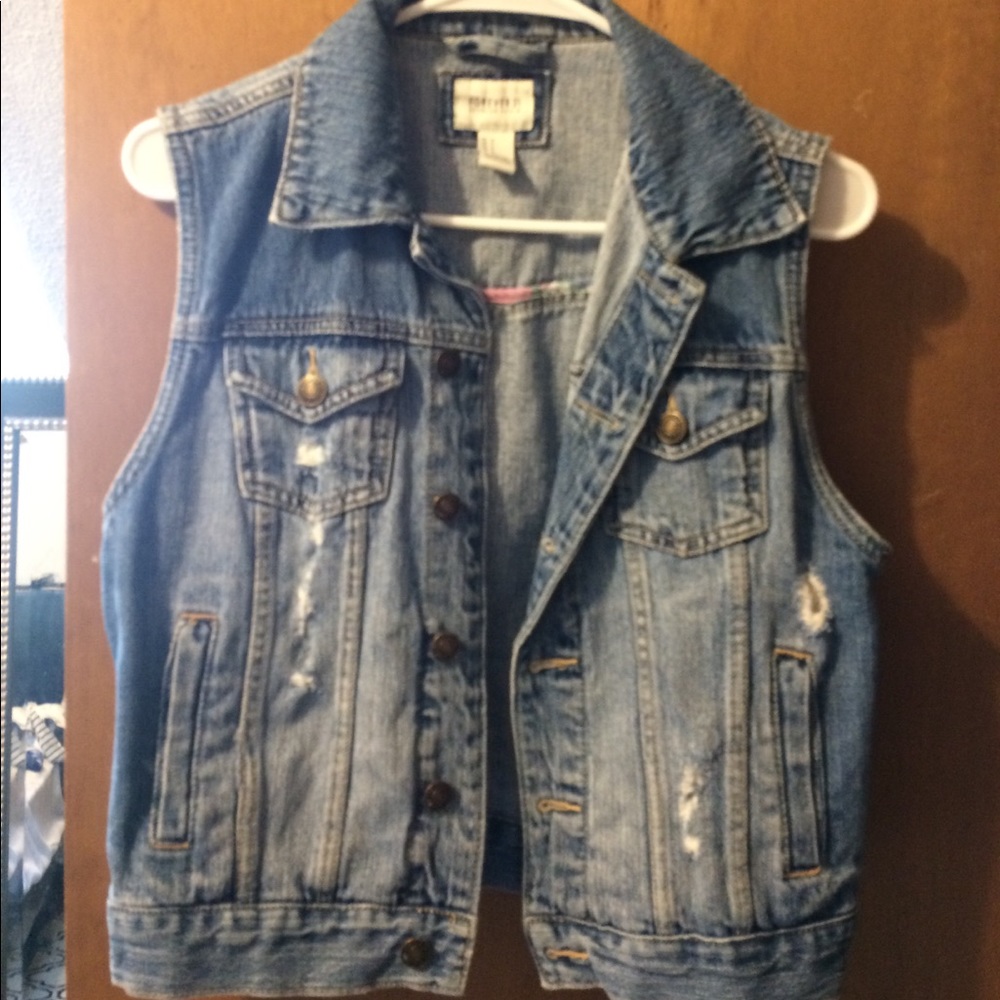 Washed denim vest