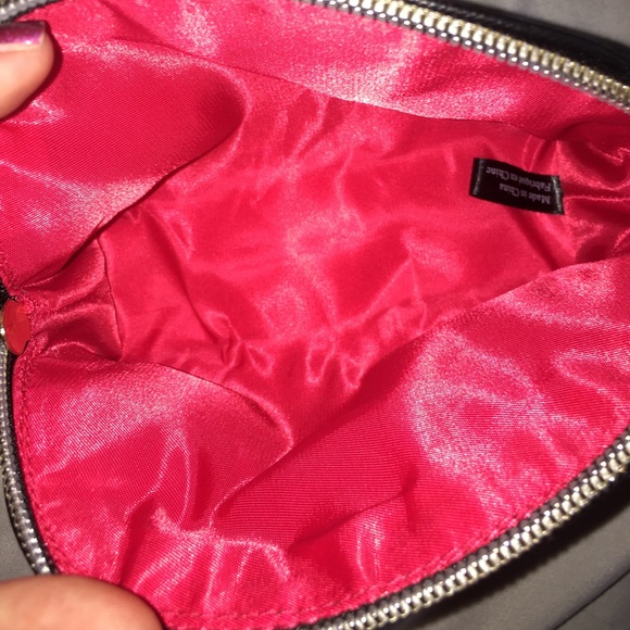 NWOT Victoria's Secret Makeup Bag - Picture 3 of 3