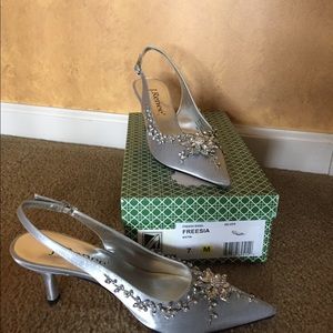 Dressy jeweled Pump
