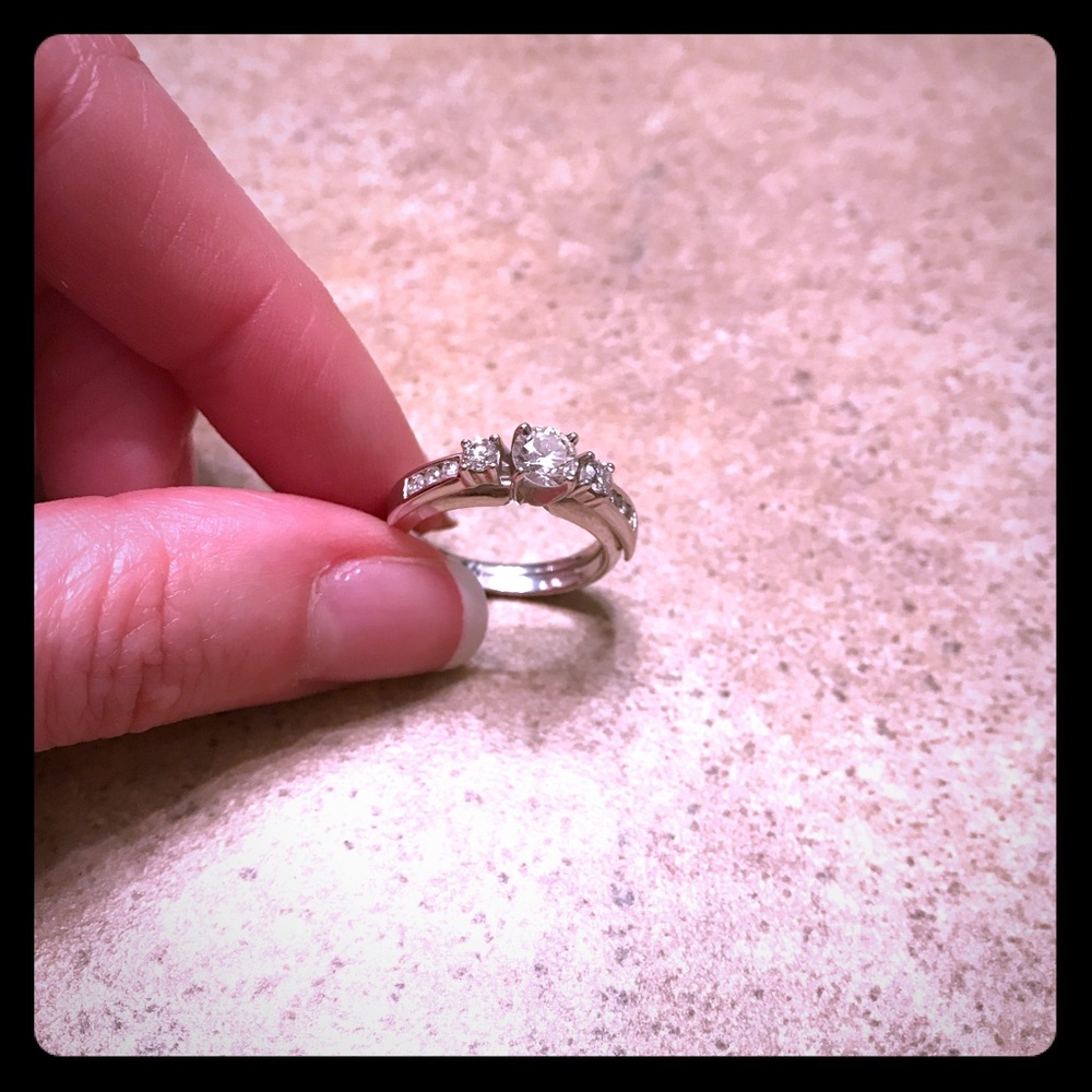 Diamond wedding set. Certificate included.