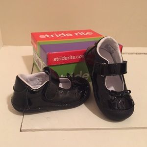 Stride Rite SRT SM Jane black shoes