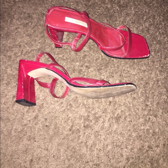 Red heels - Picture 2 of 4