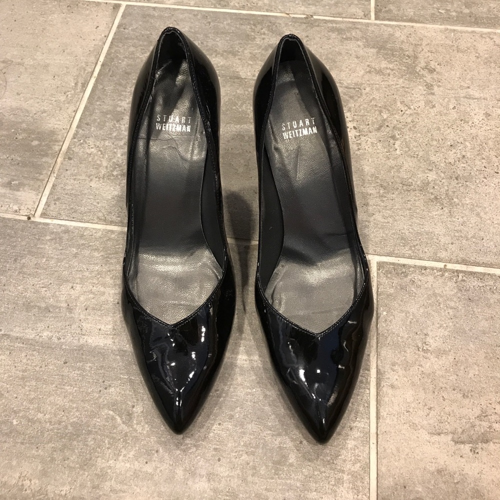 Stuart weitzman black patent leather pumps