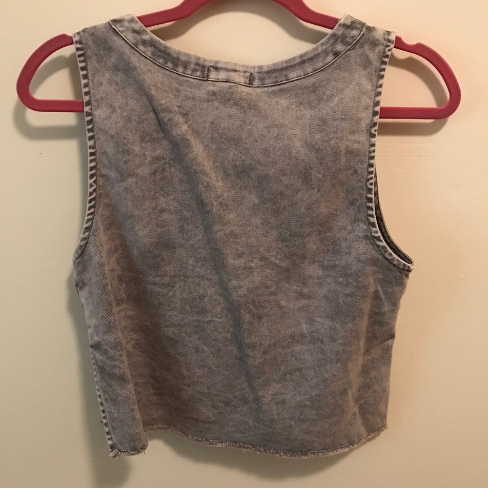 NWT Urban Sabby Frayed Hem Top - Picture 4 of 4