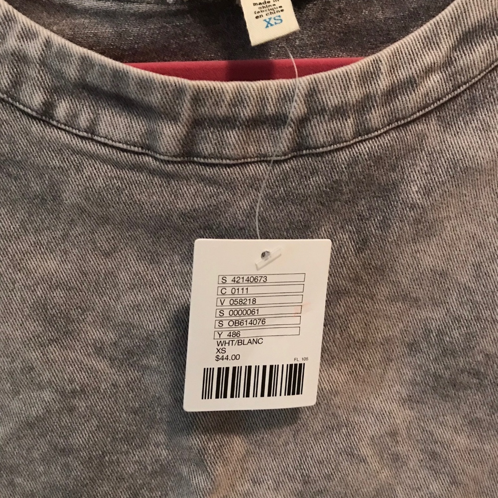 NWT Urban Sabby Frayed Hem Top - Picture 2 of 4