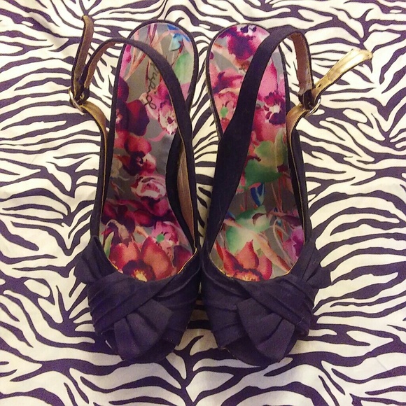 🎀Black bow tie wedges.🎀 - Picture 1 of 2