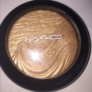 Mac highlighter "whisper of gilt"