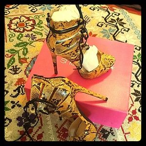 NWOT Stiletto sandals