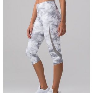 Lululemon leggings! Pace perfect crop NWOT