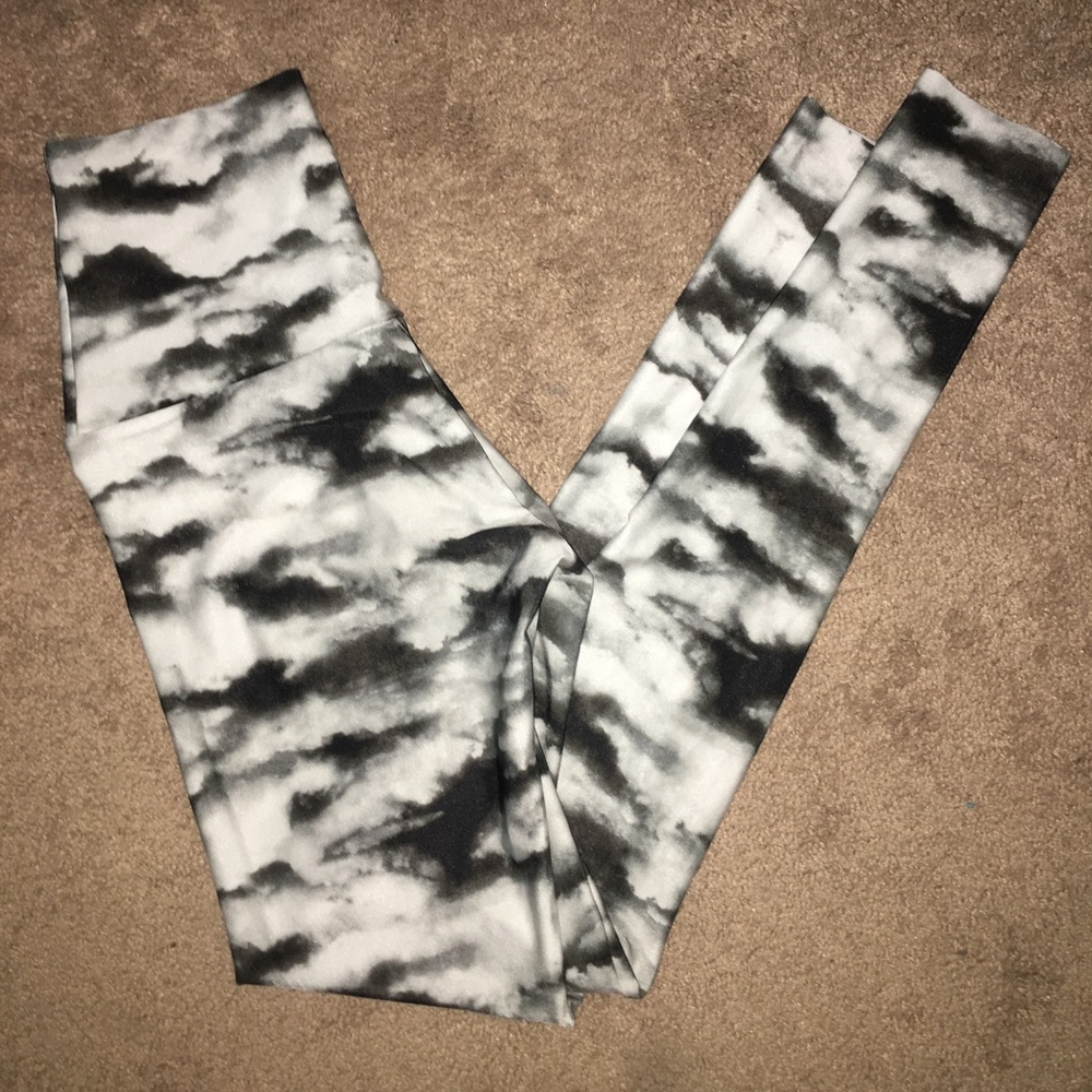 Emily Hsu High Rise Cloud Print Leggings (M)