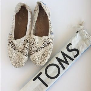 TOMS Eyelet Flats